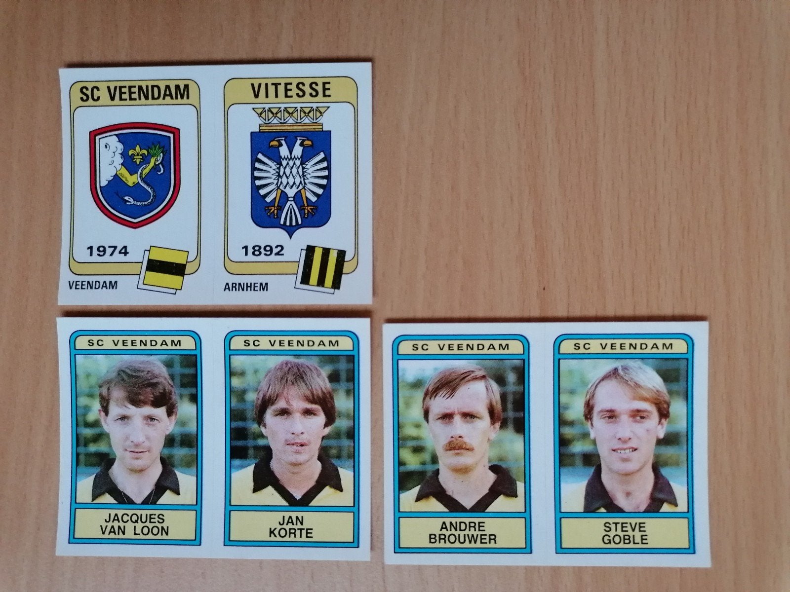Panini Voetbal 84 SC Veendam 3x., Verzamelen, Ophalen of Verzenden, Zo goed als nieuw, Overige binnenlandse clubs, Poster, Plaatje of Sticker