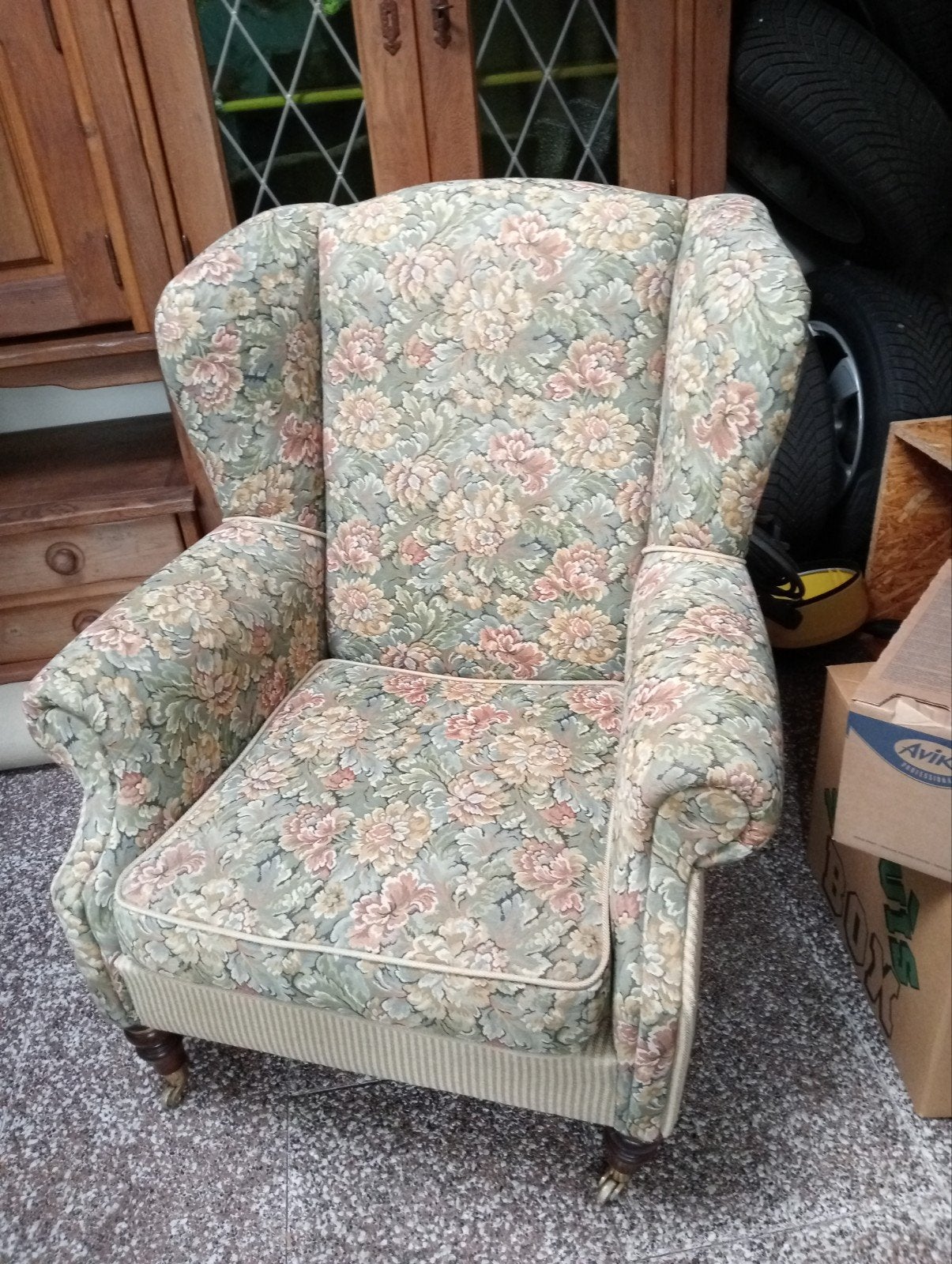 Vintage Bloemen Fauteuil - Comfortabele Oorfauteuil, Ophalen, Hout, Gebruikt, 75 tot 100 cm