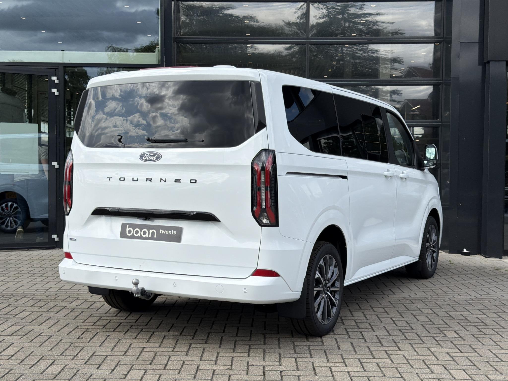Ford Transit Custom Tourneo 340 2.5 PHEV L1H1 Titanium X | L, Auto's, 12 maanden, 232 pk, Automatische klimaatregeling, 2337 kg