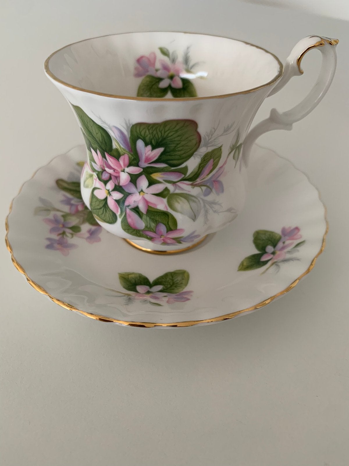 Royal Albert kop en schotel Mayflower, Verzamelen, Porselein, Kristal en Bestek, Ophalen, Zo goed als nieuw, Porselein, Kop en/of schotel