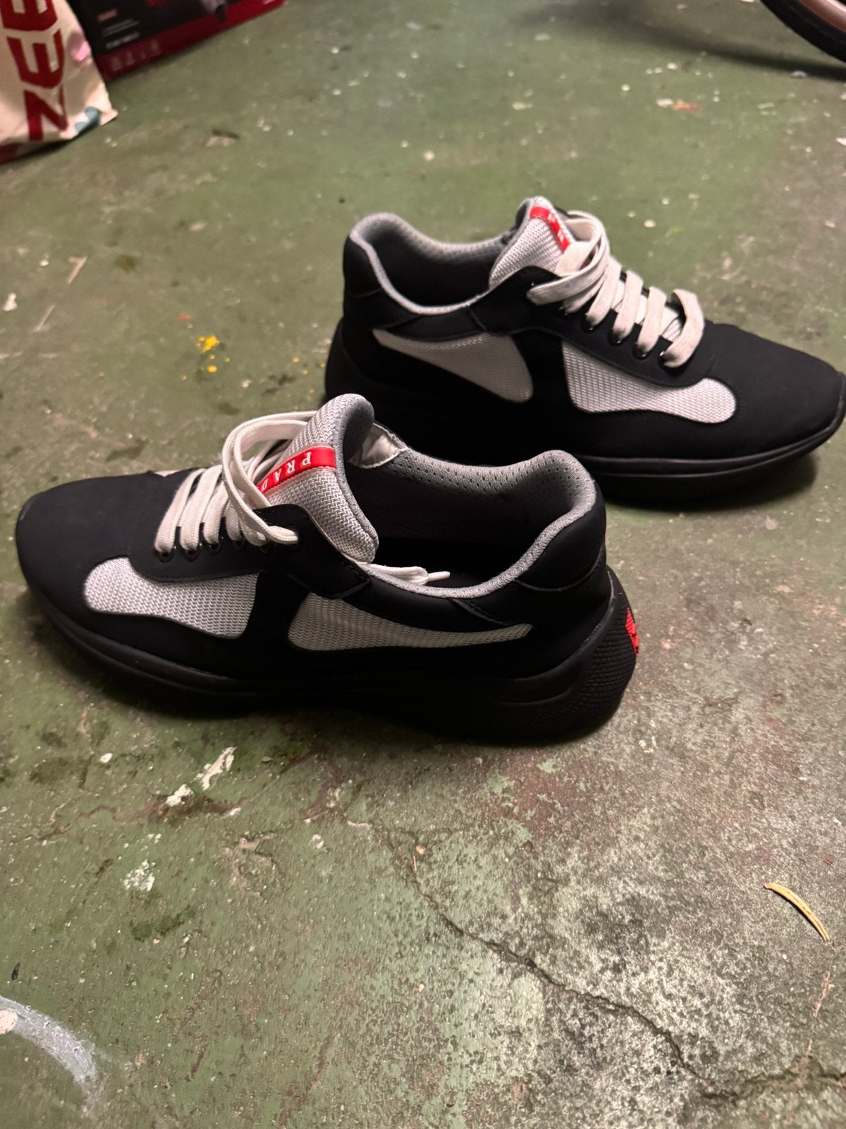 Prada cups - maat 42, Kleding | Heren, Ophalen of Verzenden, Gedragen, Zwart