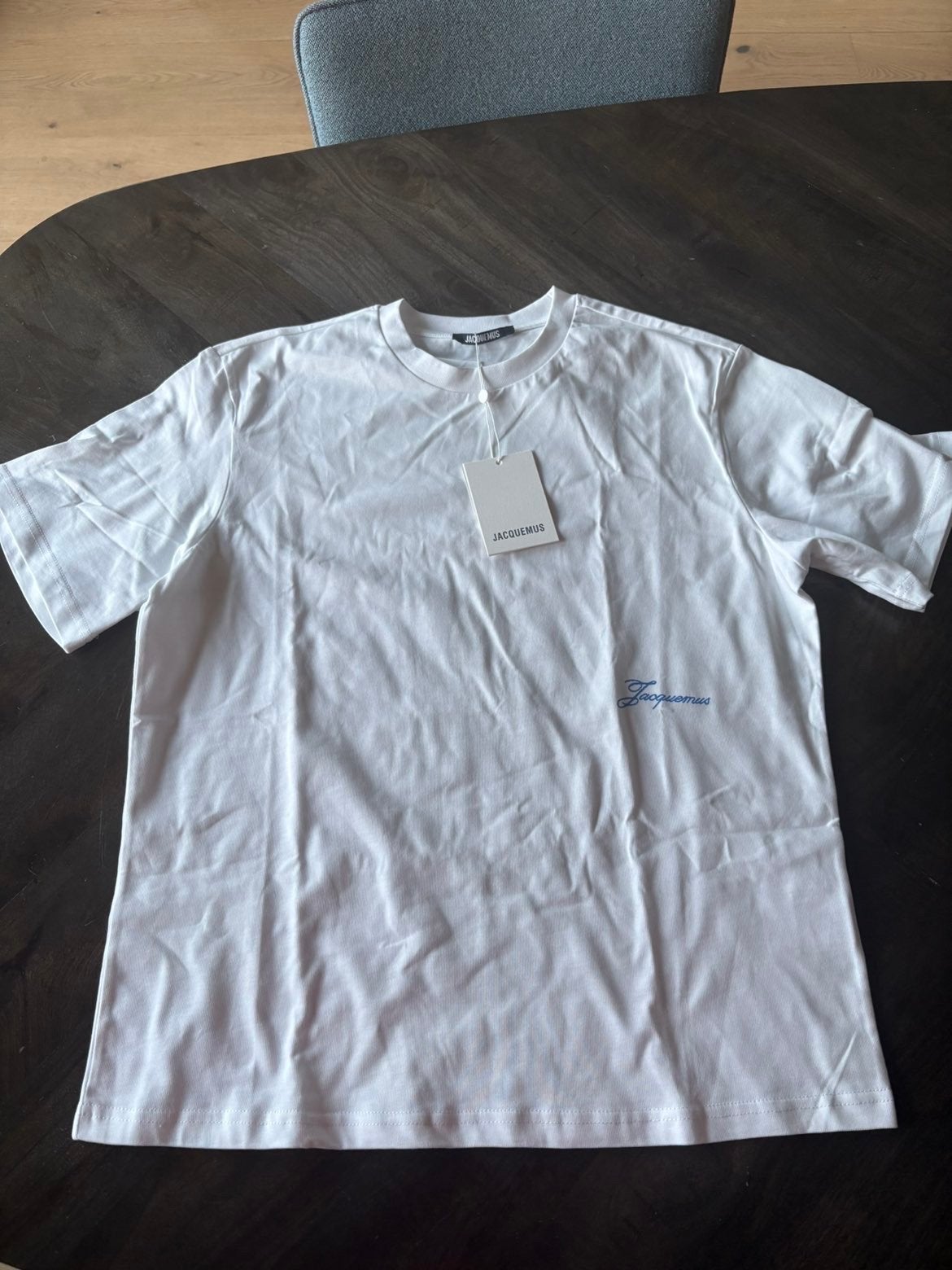 Jacquemus T-shirt maat L - Nieuw met kaartjes, Ophalen of Verzenden, Nieuw, Maat 52/54 (L), Wit