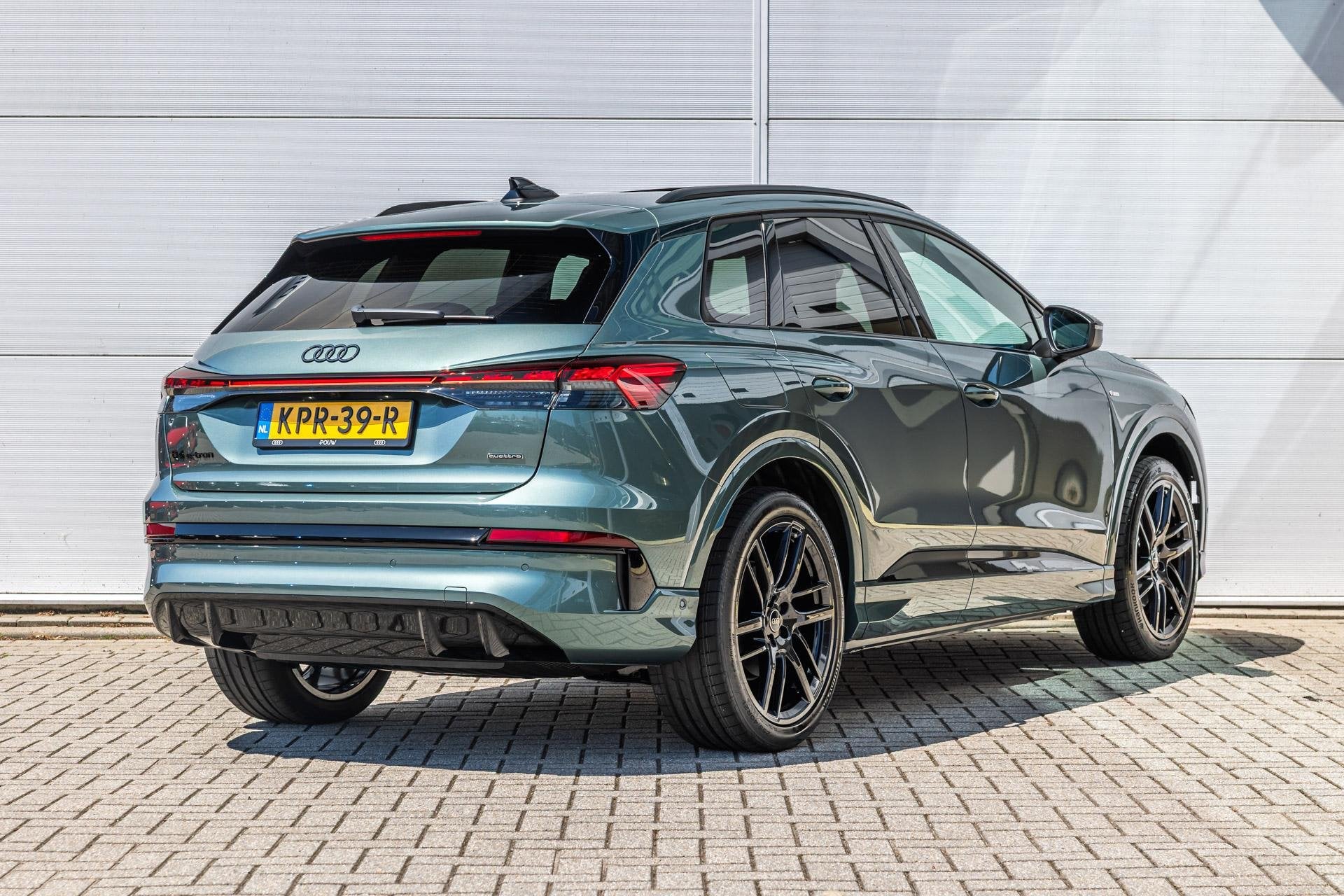 Audi Q4 e-tron 340pk S edition quattro performance 82 kWh |, Auto's, Audi, 1800 kg, Zwart, 82 kWh, Origineel Nederlands