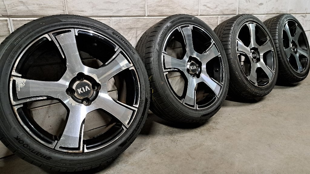 Bi-color velgen Kia Rio Stonic Bayon Swift Yaris 205/45/17, Auto-onderdelen, Banden en Velgen, Gebruikt, Banden en Velgen, 17 inch