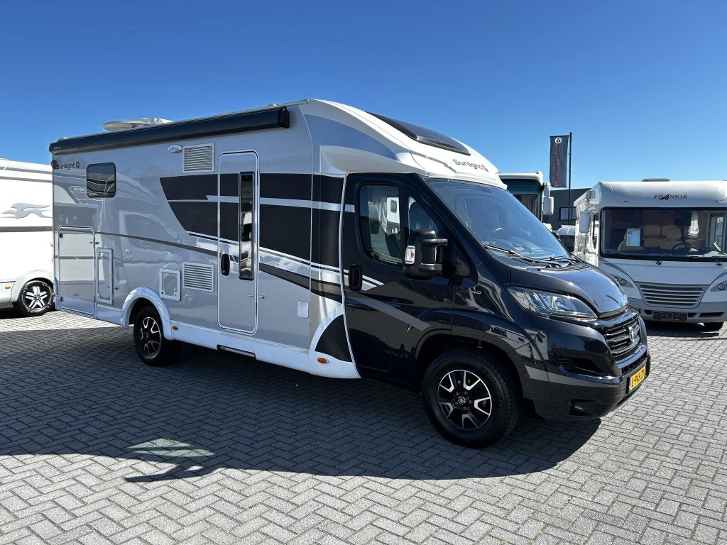 Sunlight Adventure T 68/Enkele-bedden/automaat/level-systeem, Automaat, Sunlight, Fiat, 7 tot 8 meter