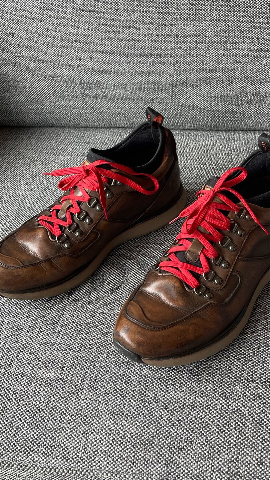 Greve leren sneakers met rode veters maat 43.5, Kleding | Heren, Ophalen of Verzenden, Gedragen, Bruin, Sneakers of Gympen