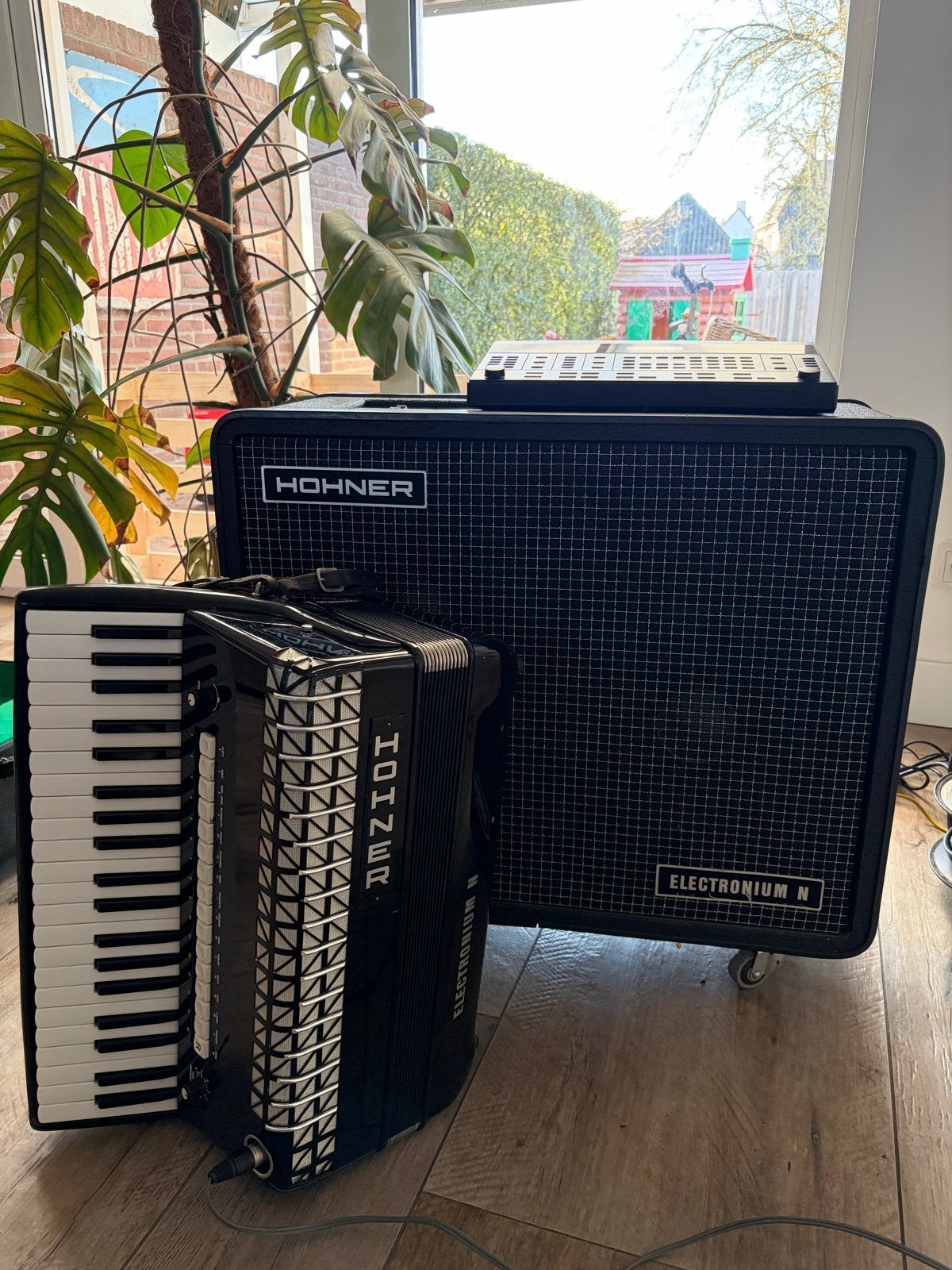 Hohner Electronium N Accordeon met versterker en Roland RA-5, Gebruikt, Overige formaten, Met koffer, Hohner