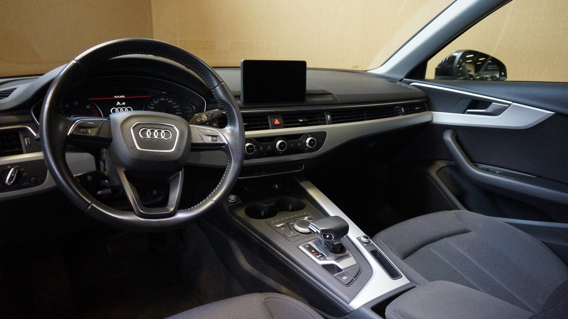 Audi A4 Limousine 35 TFSI Design Pro Line, Auto's, Automaat, Verwarmde buitenspiegels, Gebruikt, Euro 6