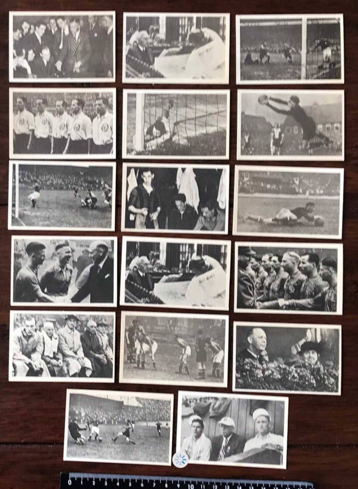 17 Oude Plaatjes Nieuwe Voetbalglorie 1947, Verzamelen, Ophalen of Verzenden, Zo goed als nieuw, Overige binnenlandse clubs, Poster, Plaatje of Sticker