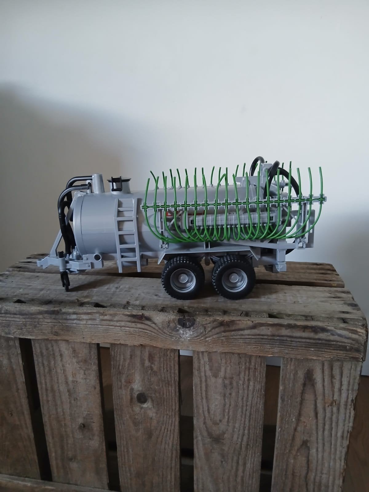 Bruder Fliegl Giertankwagen met sleepslangbemester, Ophalen, Zo goed als nieuw