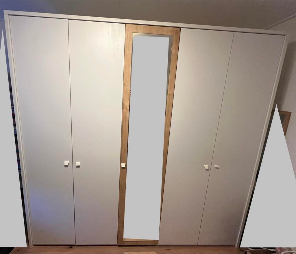 Ruime kledingkast met spiegel en opbergruimte 225 x 220 x 62, Huis en Inrichting, Kasten | Kledingkasten, Ophalen, 200 cm of meer