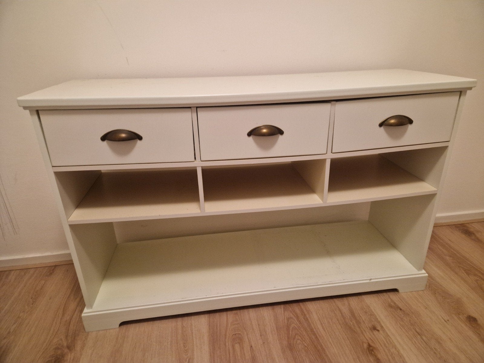 Gratis afhalen: Wit dressoir/kastje met lades en planken (12, Ophalen, Gebruikt, 100 tot 150 cm, Met lade(s)