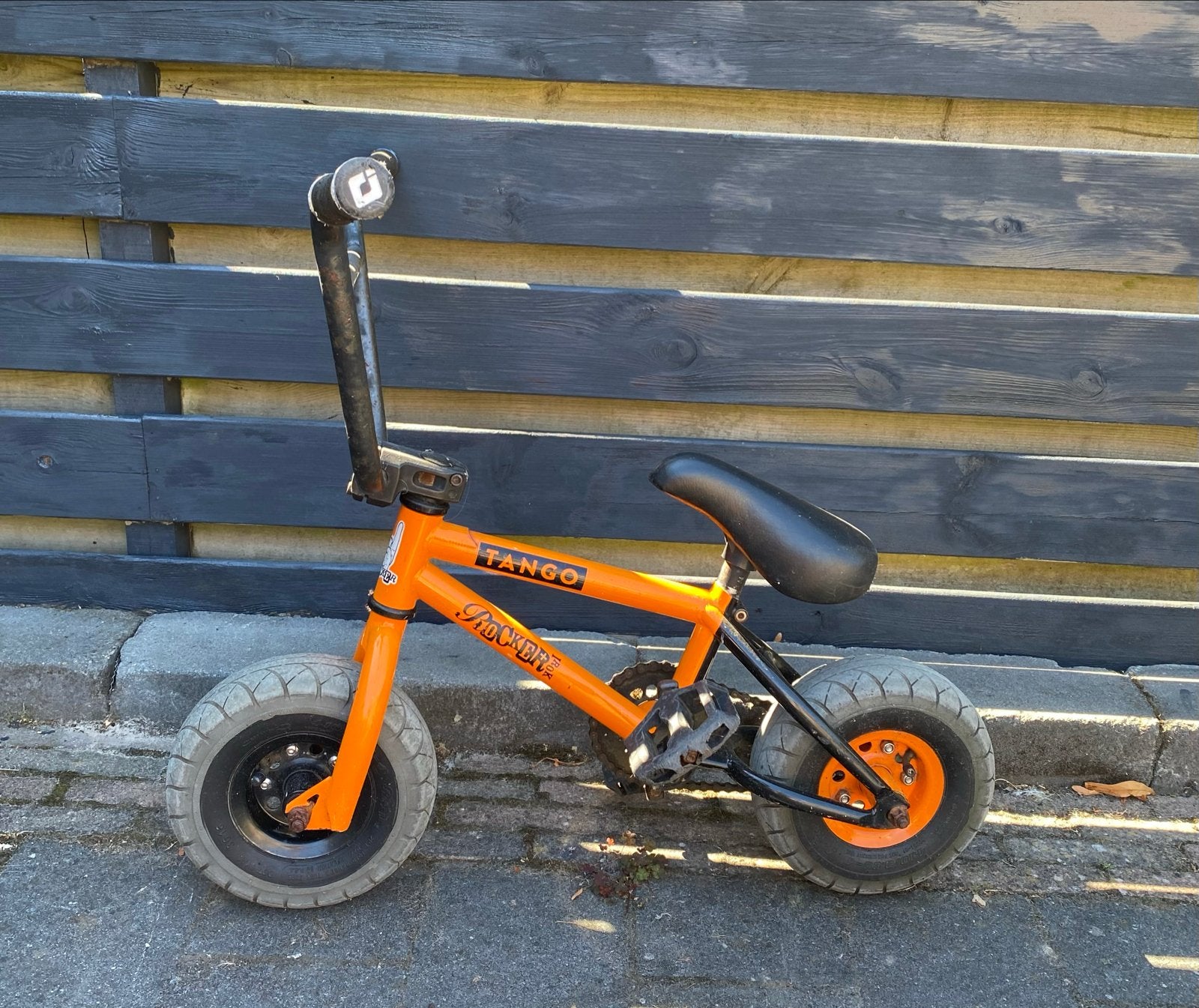 Minirocker Tango Stuntfietsje / Mini BMX - Oranje, Fietsen en Brommers, Fietsen | Crossfietsen en BMX, Ophalen, Gebruikt, Staal