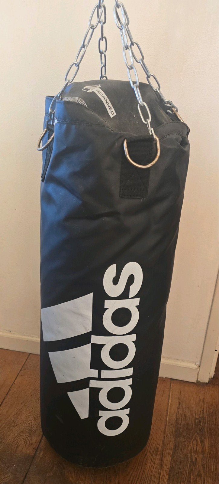 Adidas bokszak met Adidas bokshandschoenen.

Inclus, Ophalen, Gebruikt, Bokszak