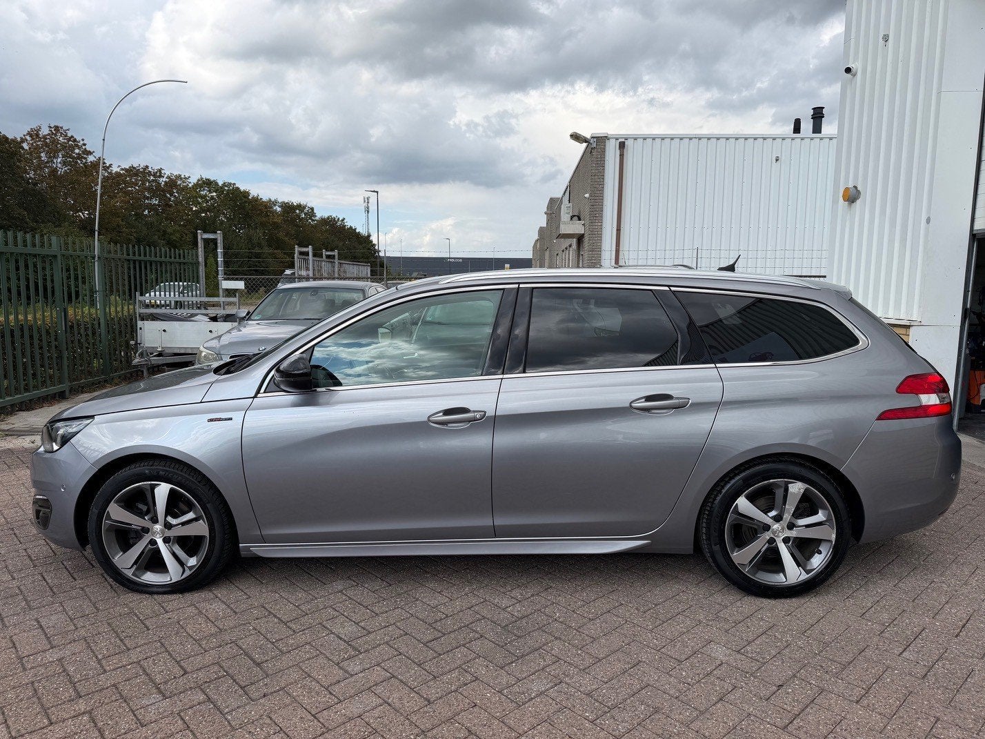 Peugeot 308 SW 1.2 PureTech GT-line APK T/M 24-8-2027, Auto's, Peugeot, Gebruikt, 1199 cc, 1165 kg, Leder en Stof