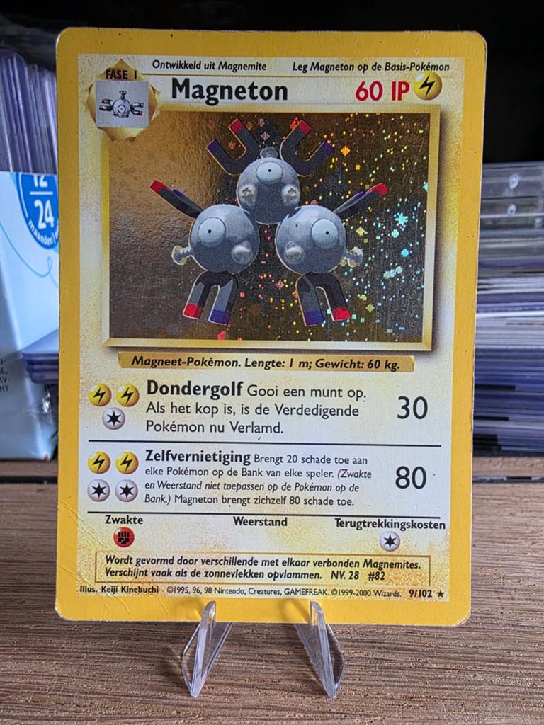 Pokemon Magneton base set Nederlands, Hobby en Vrije tijd, Verzamelkaartspellen | Pokémon, Ophalen of Verzenden, Zo goed als nieuw