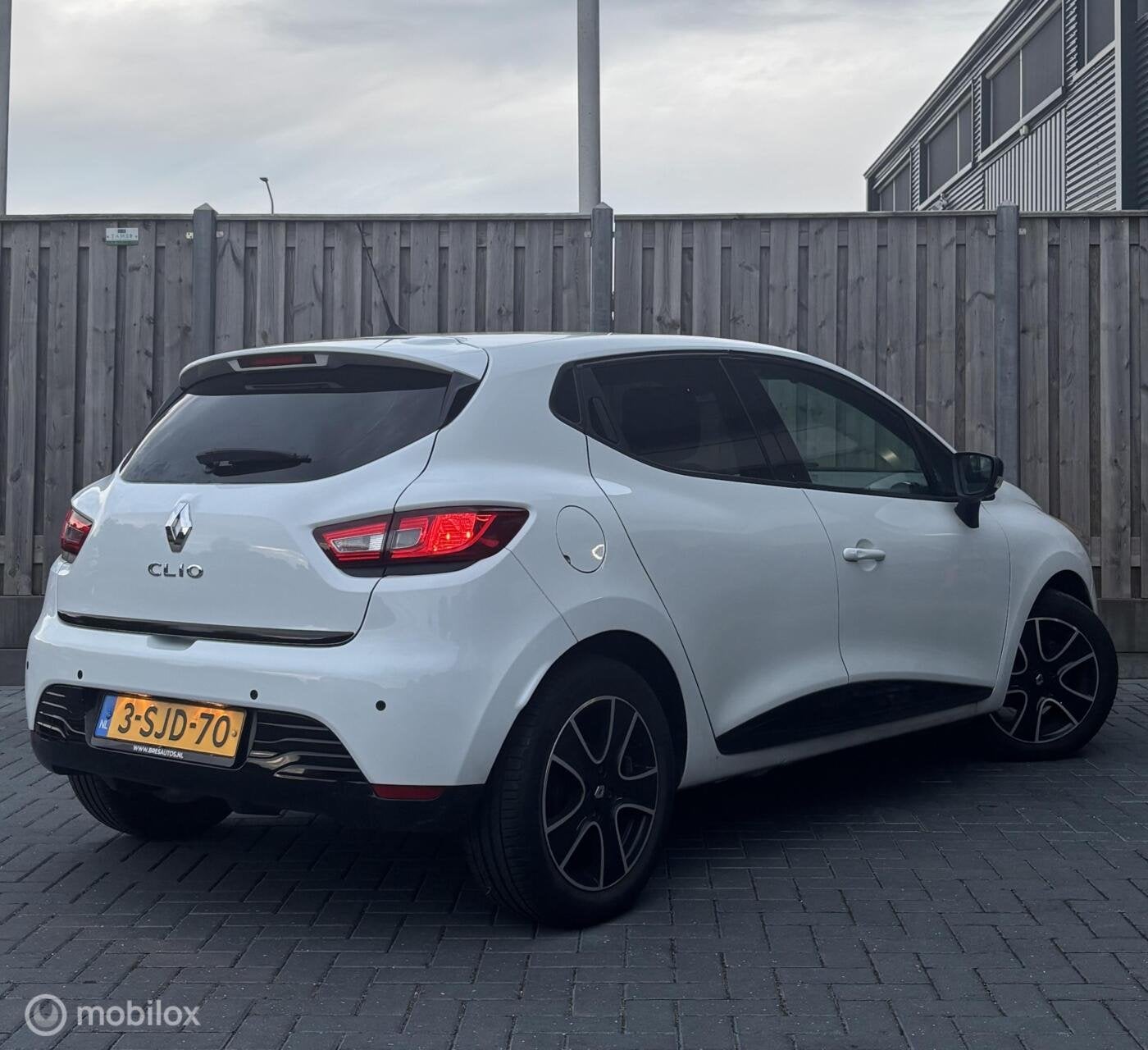 Renault Clio 0.9 TCe Expression/CRUISE/NAVI/BLUETOOTH/NAP/, Voorwielaandrijving, Stof, Gebruikt, Zwart