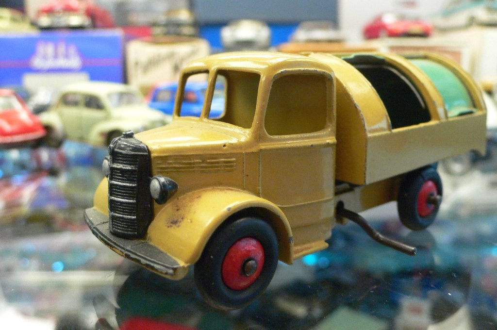 bedford vuilnisauto- dinky toys engeland- org. lak ,  1/43, Verzenden, Zo goed als nieuw, Bus of Vrachtwagen, Dinky Toys