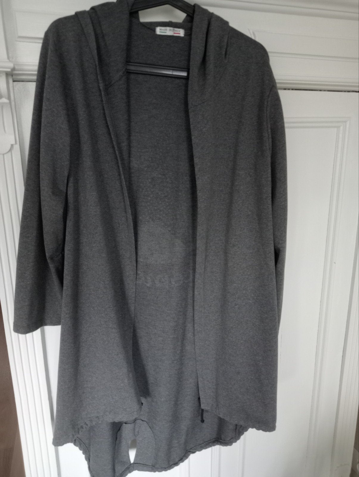 Mooi grijs vest met capuchon en ster op de rug, Maat 42/44 (L), Ophalen of Verzenden, Onbekend, Grijs