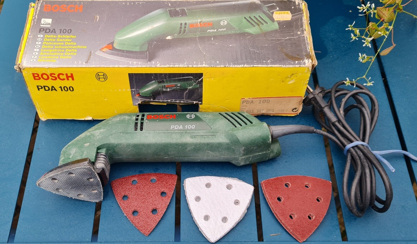 BOSCH PDA 100 Delta schuurmachine met schuurpapier, Doe-het-zelf en Verbouw, Ophalen of Verzenden, Minder dan 600 watt, Vlakschuurmachine