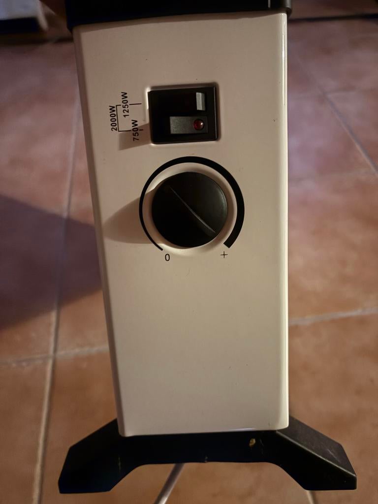 Elektrische olieradiatoren en twee douche heaters, Ophalen, 30 tot 80 cm, Gebruikt, Radiator