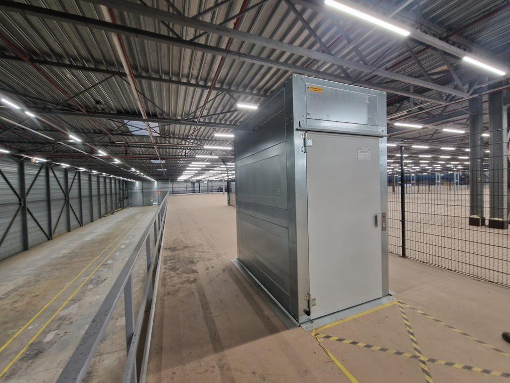Goederen lift 2000kg bouwjaar 2018 !, Ophalen