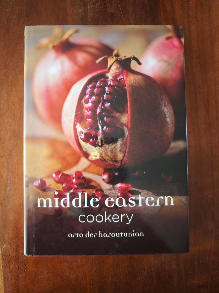 Middle Eastern Cookery - Arto der Haroutunian, Midden-Oosten en Marokko, Ophalen of Verzenden, Zo goed als nieuw, Hoofdgerechten