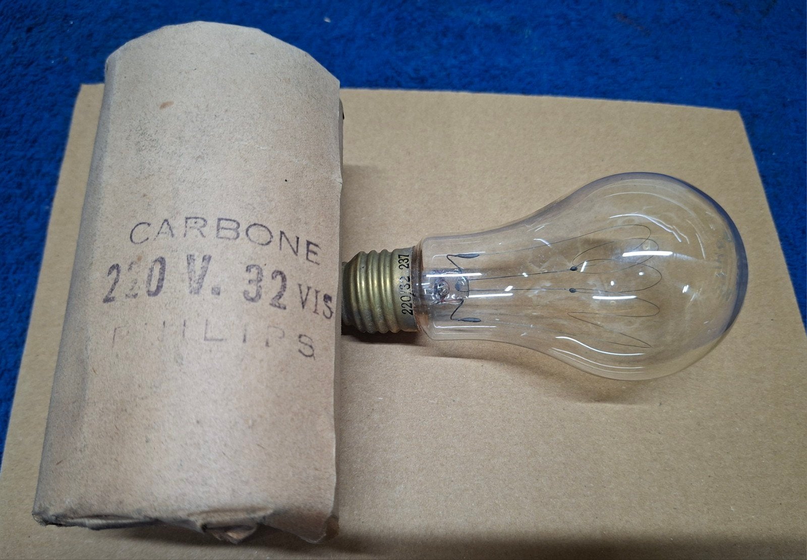 Philips kooldraad gloeilamp NOS in verpakking begin 1900, Ophalen