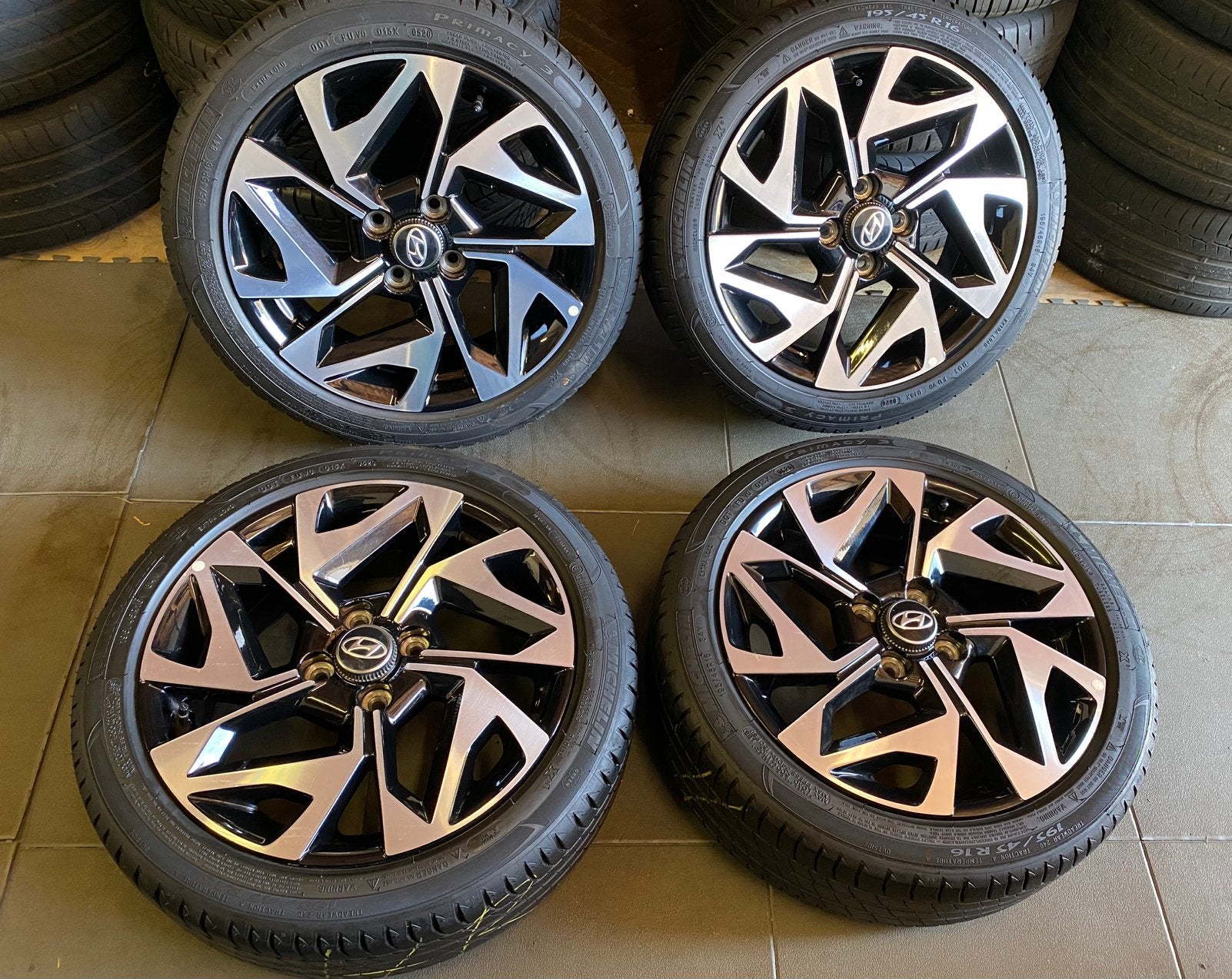 16” Hyundai i10 N bicolor velgen + 195/45 R16 Michelin, Auto-onderdelen, Banden en Velgen, 16 inch, Banden en Velgen, Ophalen of Verzenden