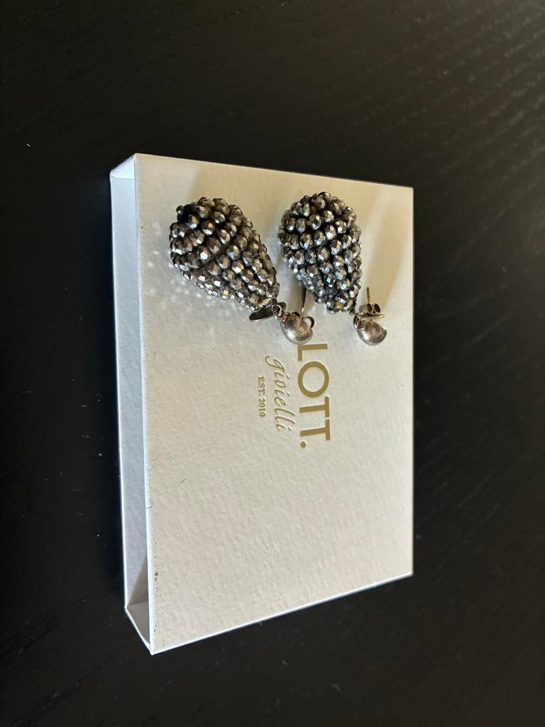 Mooie Lott oorbellen - Antraciet met zilver, Sieraden, Tassen en Uiterlijk, Oorbellen, Overige materialen, Ophalen of Verzenden