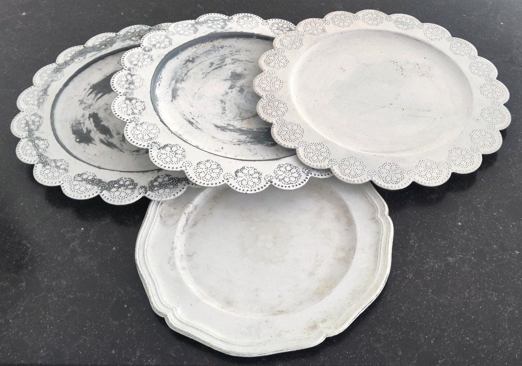 4 retro metalen dienbladen  3 dezelfde met pootjes, Huis en Inrichting, Ophalen of Verzenden, Zo goed als nieuw, Rond, Metaal