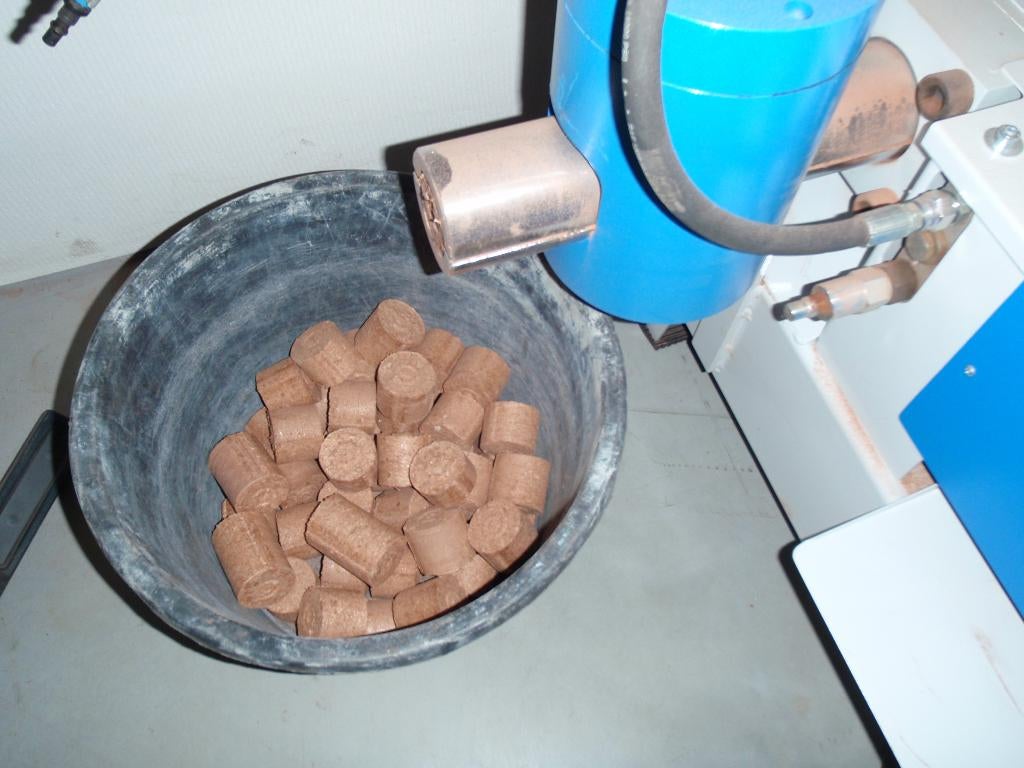 Houtbriketten, Minder dan 3 m³, Ophalen, Overige houtsoorten, Blokken