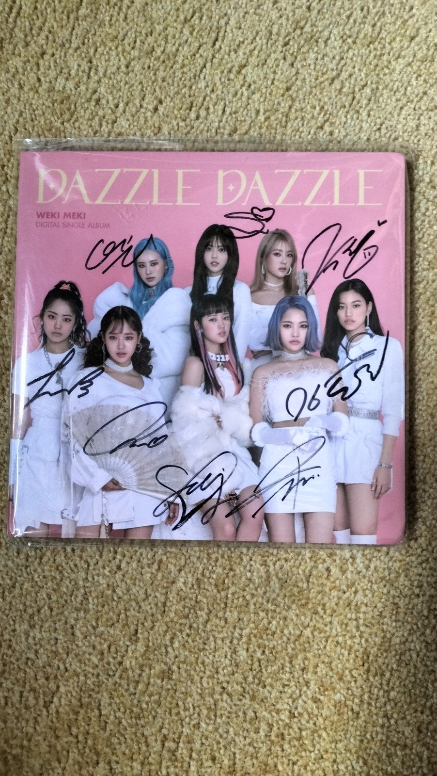 Weki Meki - Dazzle Dazzle (Gesigneerd, ongeopend), K-pop, Ophalen of Verzenden, Gesigneerd, Single