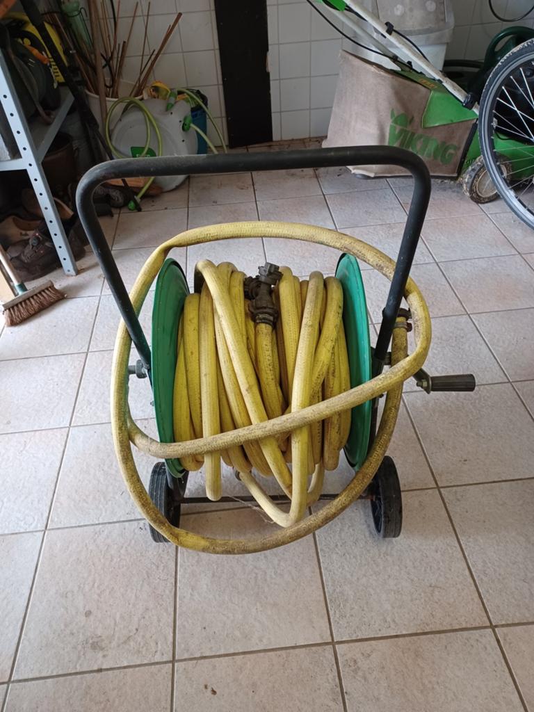 Slangenhaspel met sproeiers en pomp, Ophalen of Verzenden, Gebruikt, Tuinslanghaspel