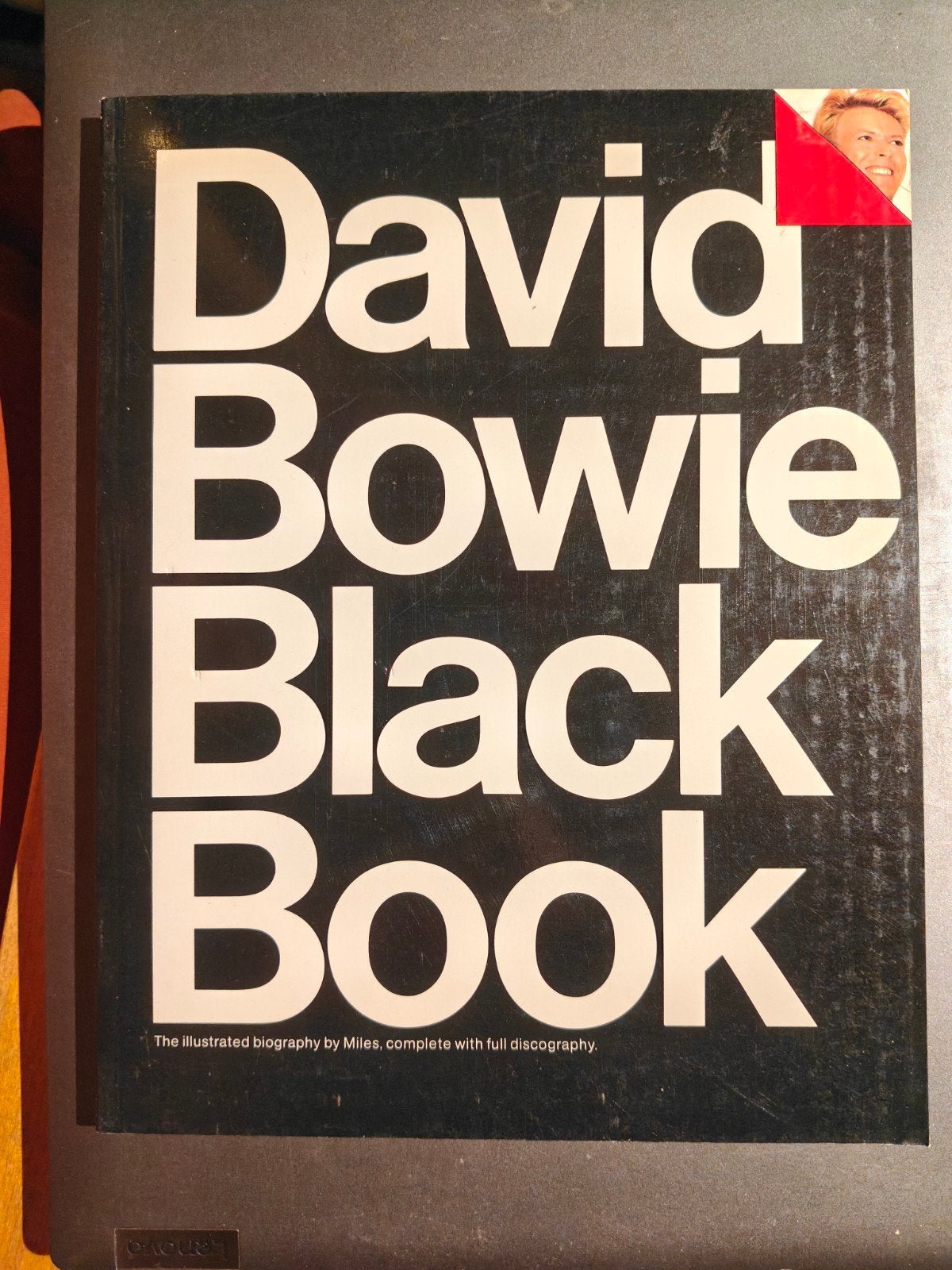 David Bowie Black Book - The Illustrated Biography (2016), Ophalen of Verzenden, Zo goed als nieuw, Artiest