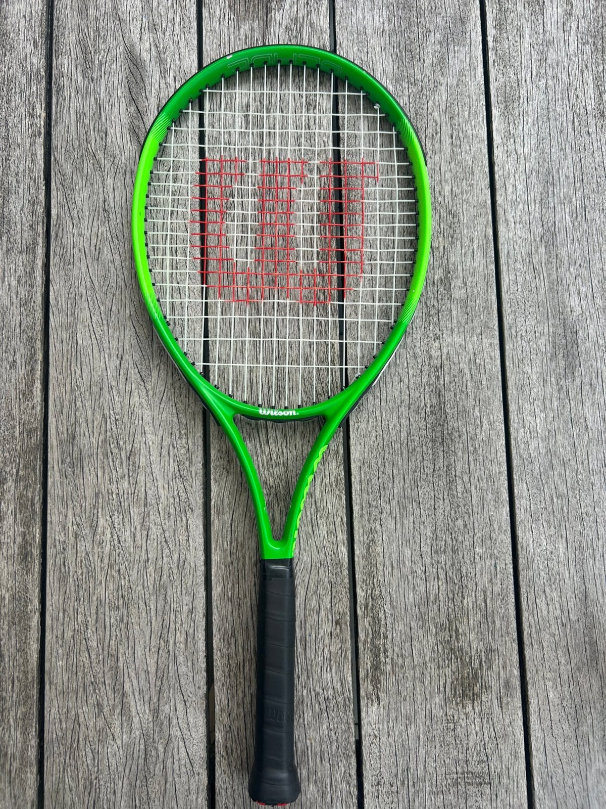 Blade feel 26 junior tennisracket, Sport en Fitness, Tennis, Ophalen of Verzenden, Zo goed als nieuw, Racket, L0