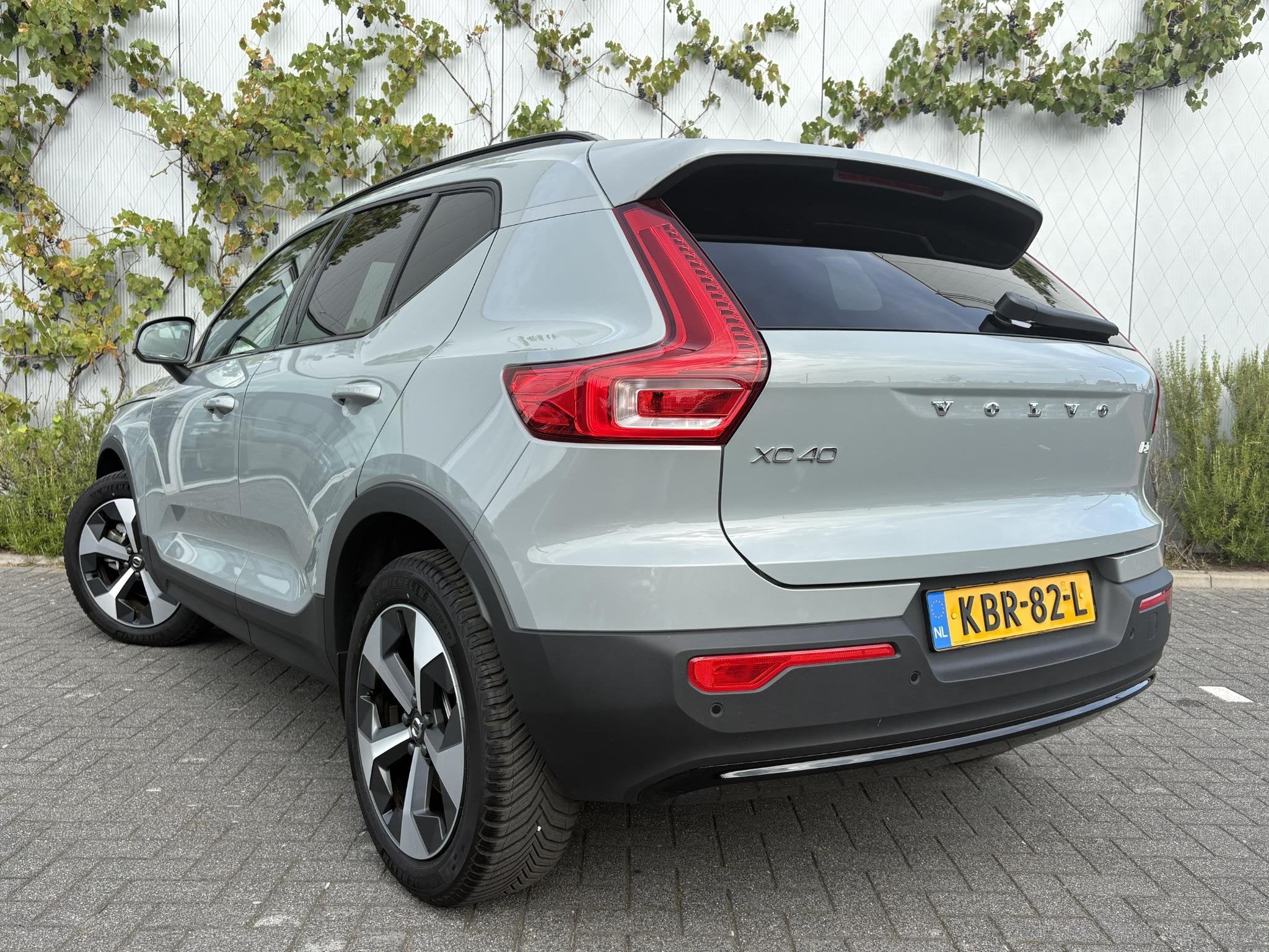 Volvo XC40 2.0 B4 Plus Dark | Trekhaak | Panoramadak | Licht, 12 maanden, Gebruikt, Euro 6, 4 cilinders