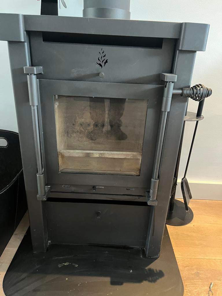 Beaufort houtkachel 6 kW met kachelpijp, Ophalen, Houtkachel, Zo goed als nieuw, Vrijstaand