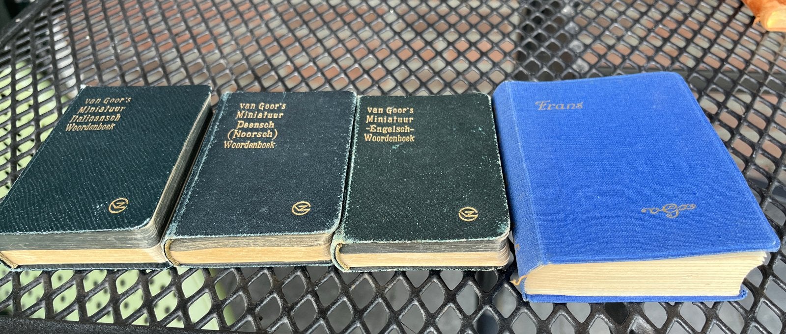 Van Goor's Miniatuur Woordenboeken - 4 stuks, Antiek en Kunst, Antiek | Boeken en Bijbels, Ophalen of Verzenden