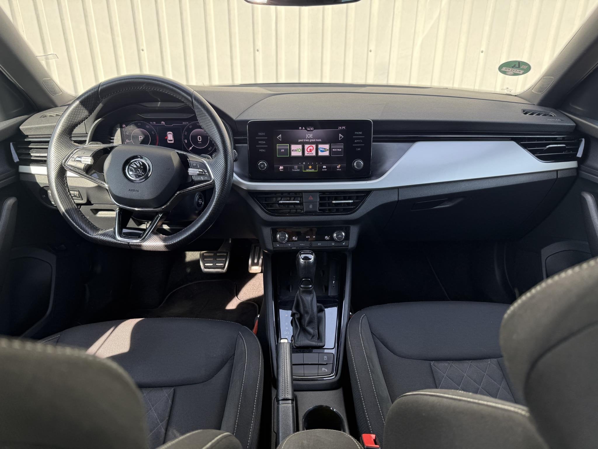 Skoda Kamiq 1.5 TSI 150PK ACT Sport Business / Wegklapbare t, Auto's, 4 cilinders, 150 pk, Blauw, Origineel Nederlands