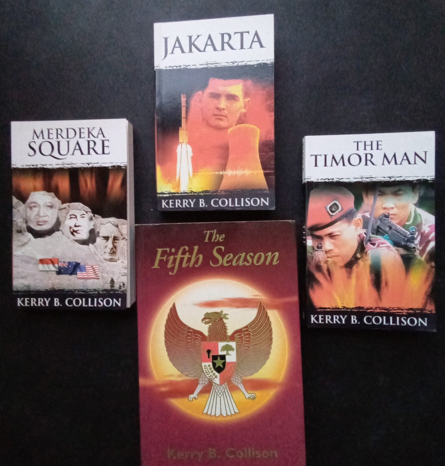 Indonesië: 4 Boeken Kerry Collision (Engels), Ophalen of Verzenden
