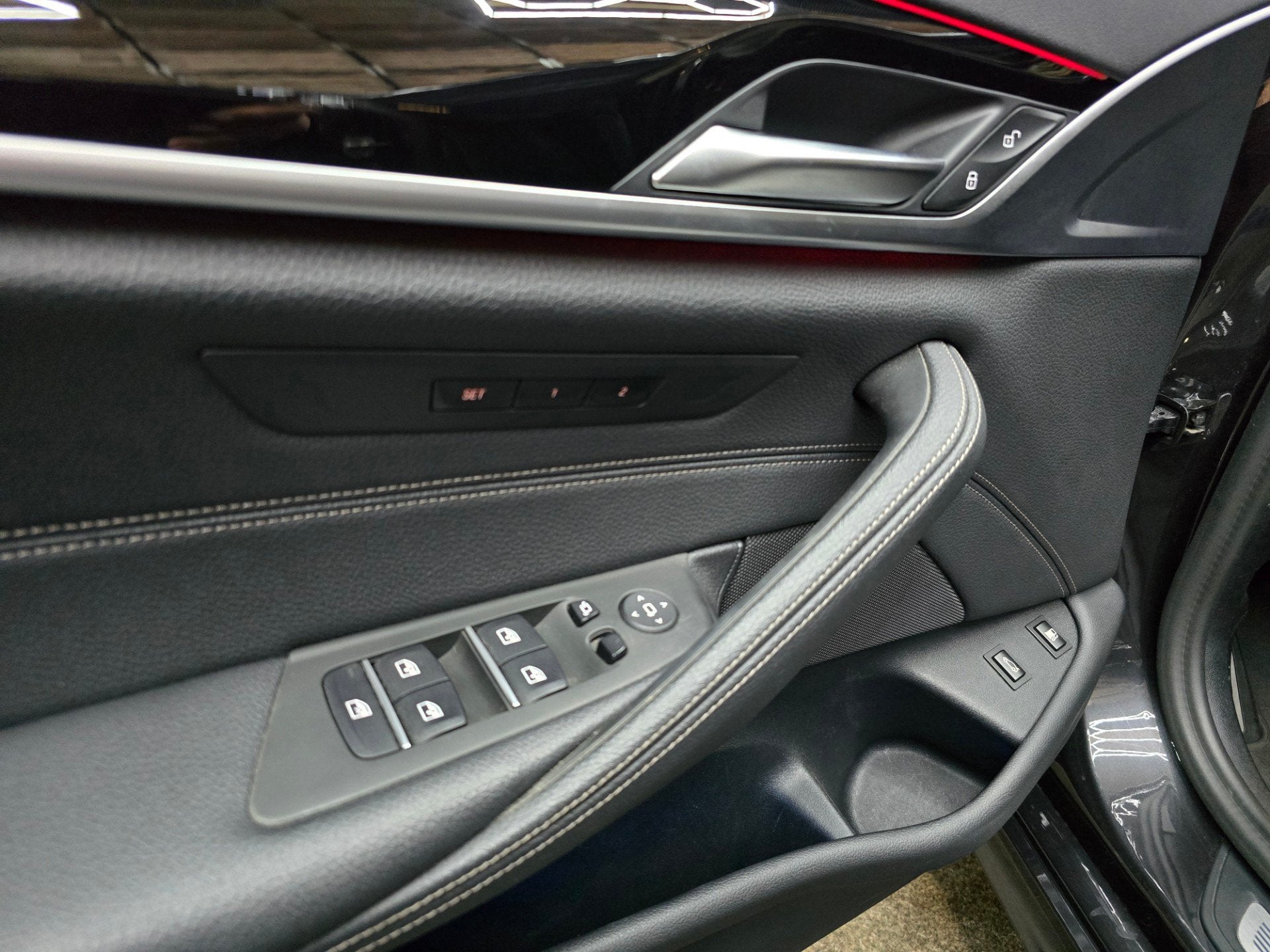 Foto 4 van BMW 5-serie 530e Business Edition Plus HUD Navi LED Memory s