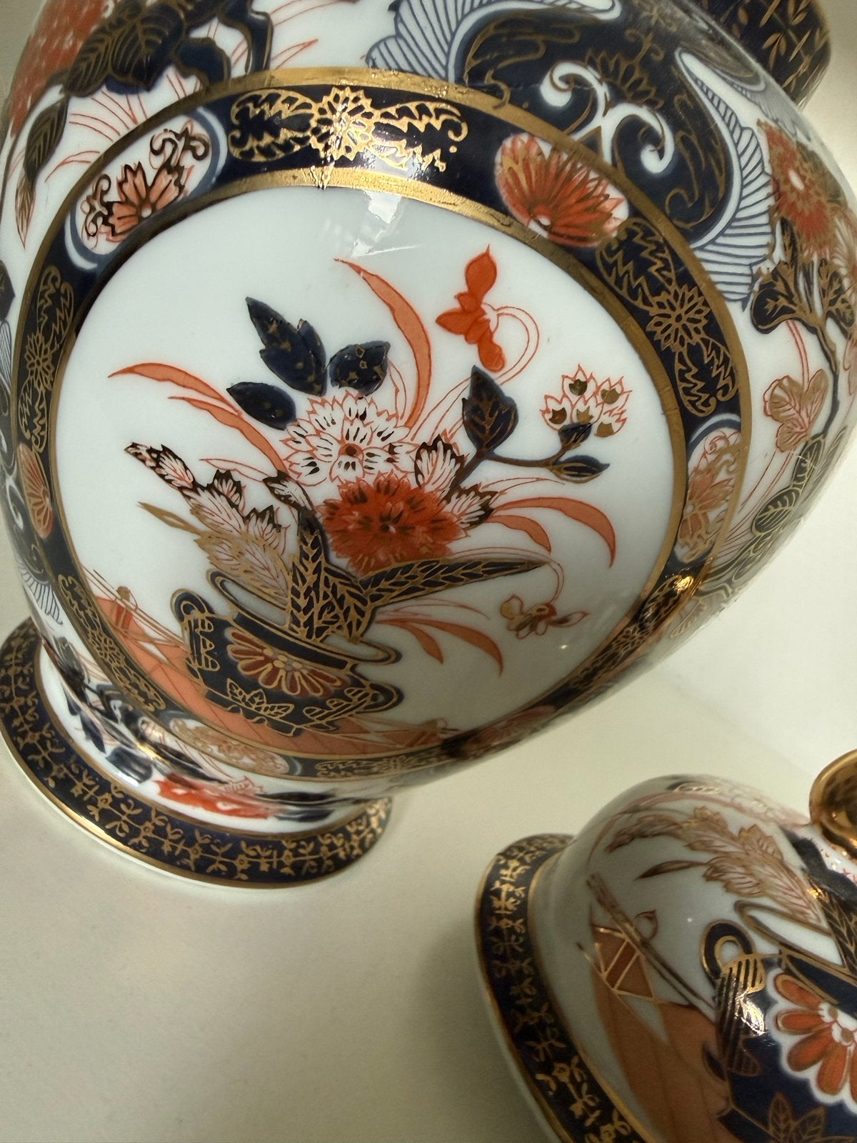 Saji Imari dekselpot - Japans, beschadigd en gerepareerd, Ophalen