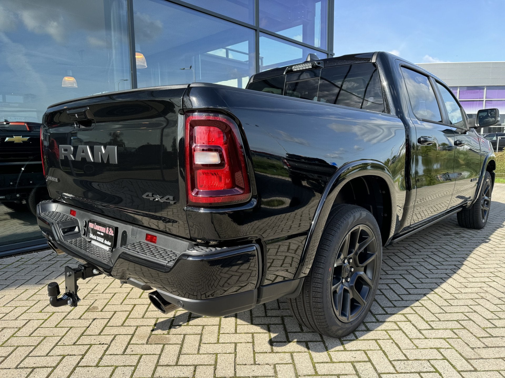 Dodge Ram 1500 Laramie Night Premium Hurricane | 3 jaar gara, Auto's, Automaat, 360° camera, Zwart, 426 pk
