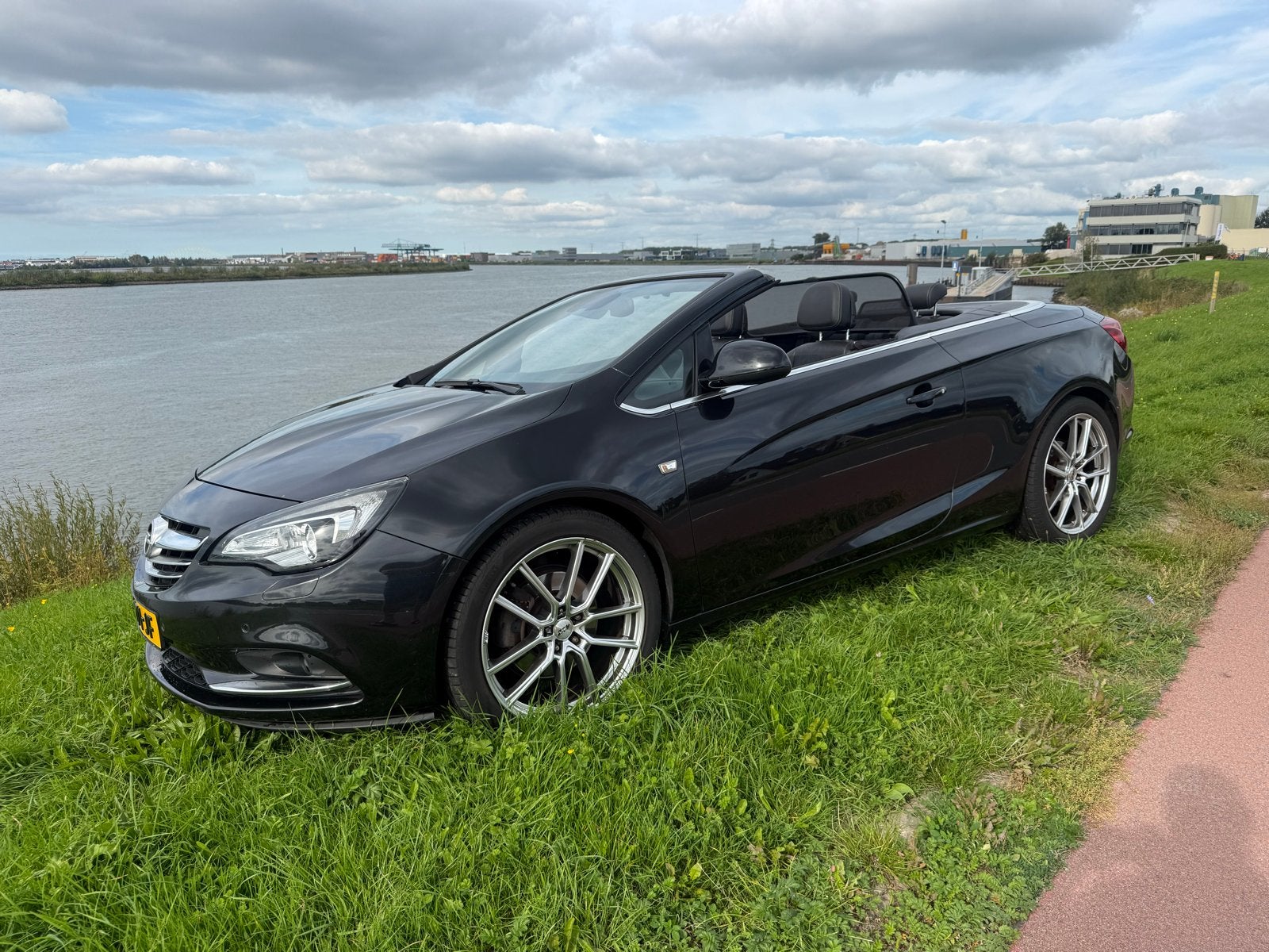 Opel Cascada 1.6 Turbo 125KW AUT 2014 afstand start carplay, Auto's, Zwart, 4 cilinders, Cabriolet, 4 stoelen