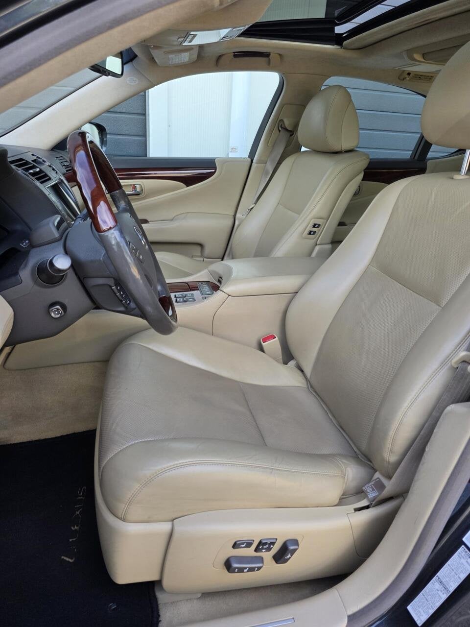 Lexus LS 600h President BTW auto €9.916 NETTO, Auto's, Automaat, Adaptive Cruise Control, Gebruikt, 2245 kg