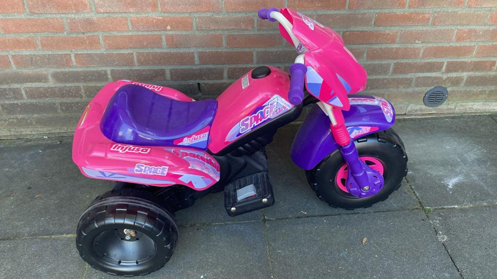 6V elektrische kinder motor roze, Ophalen of Verzenden, Zo goed als nieuw