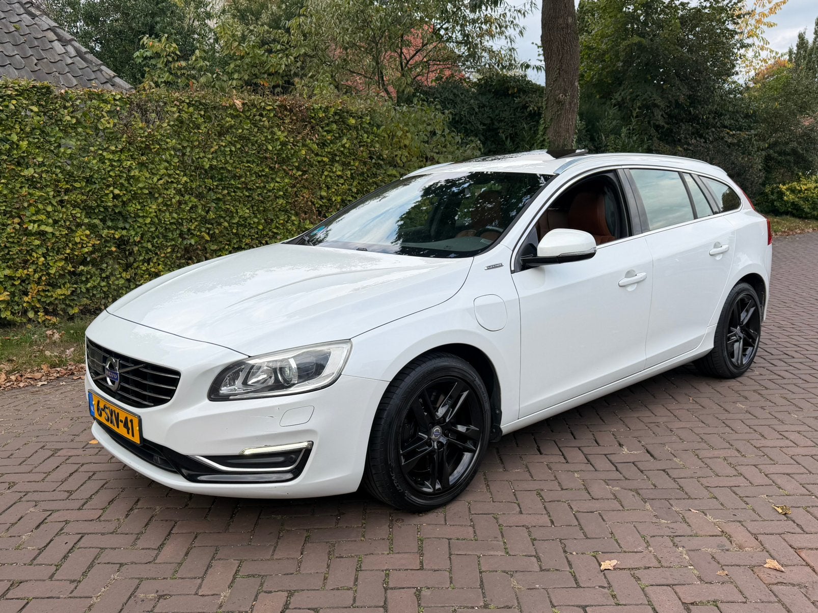 Volvo V60 D6 215pk Plug-in Hybrid R-Design/SCHUIFDAK/FULL OP, Automaat, 1800 kg, Euro 6, Wit