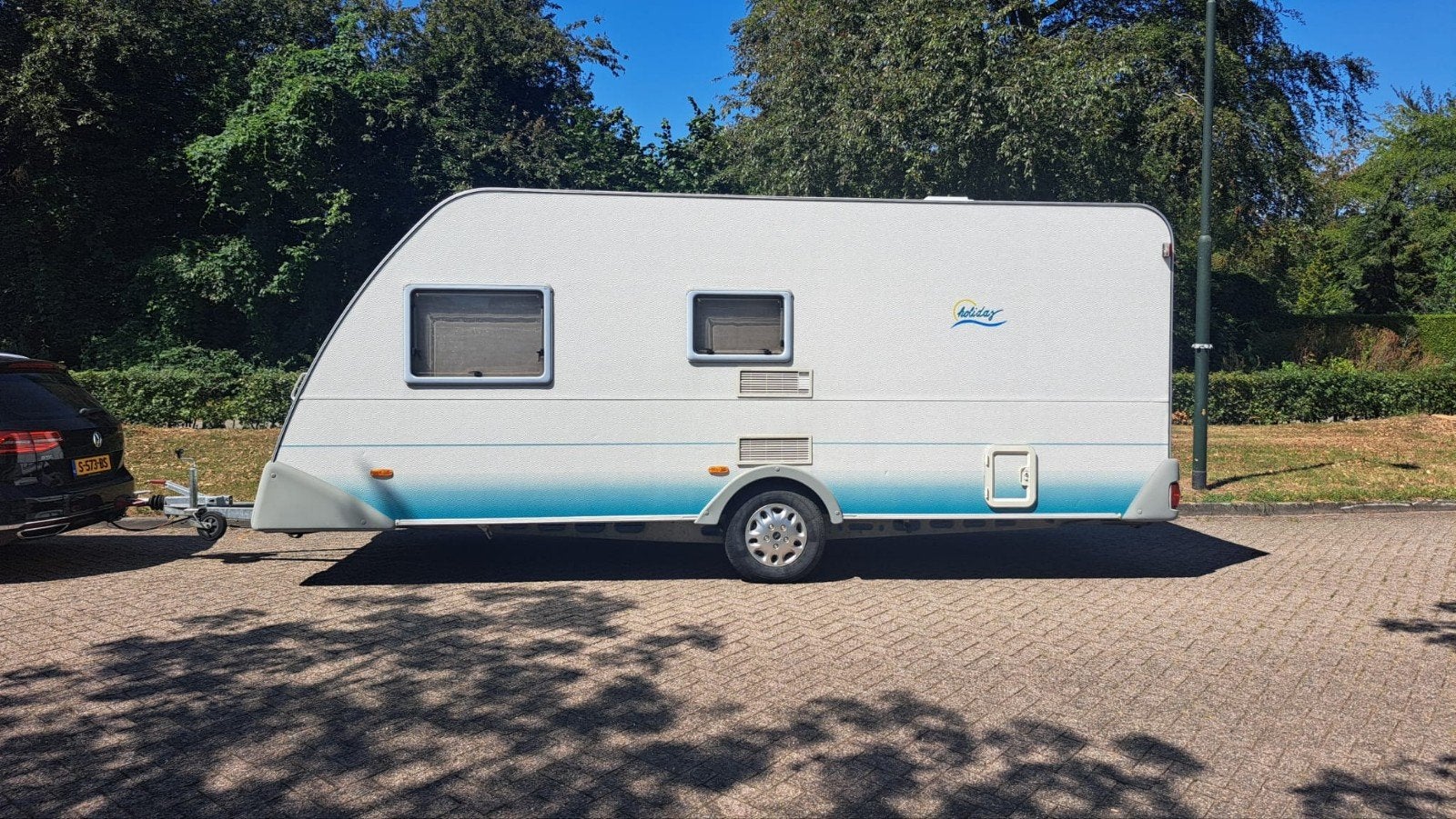 Eifelland Holiday 500 tk - per direct beschikbaar, Caravans en Kamperen, Caravans, Ringverwarming, Treinzit, 750 - 1000 kg, Dwars-stapelbed