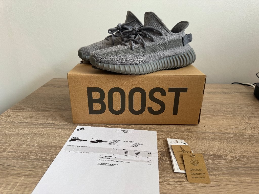 Adidas Yeezy Boost 350 V2 grijs, maat 44 – licht gebruikt, Ophalen of Verzenden, Zo goed als nieuw, Overige kleuren